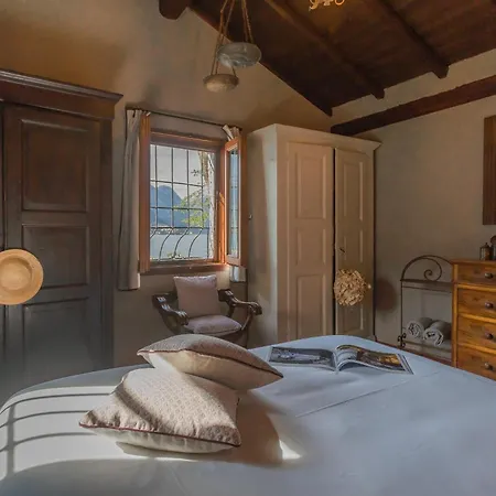 Villa The Writer's Nest Waterfront By Rent