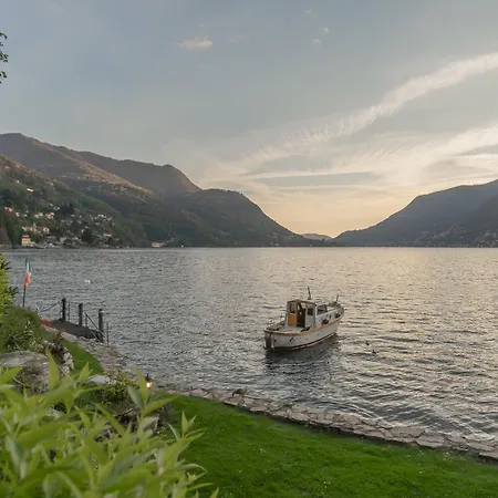 Villa The Writer's Nest Waterfront By Rent