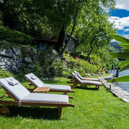 Villa The Writer's Nest Waterfront By Rent