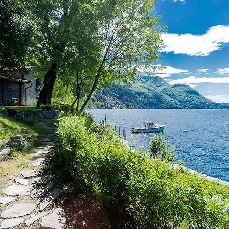 The Writer's Nest Waterfront By Rent Вилла