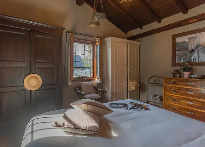 Villa The Writer's Nest Waterfront By Rent