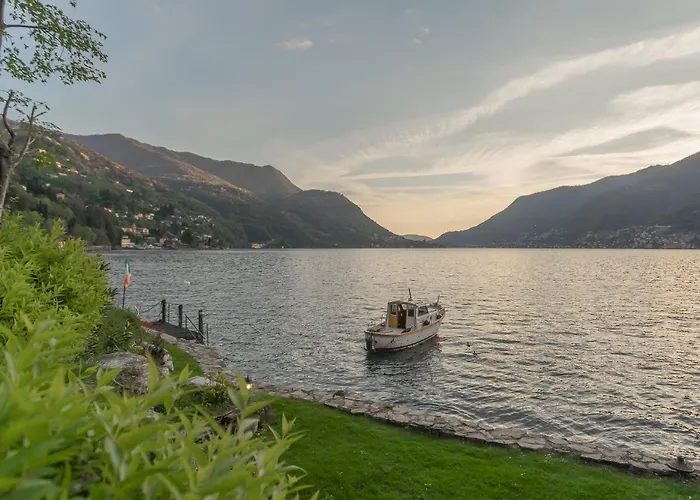 Villa The Writer's Nest Waterfront By Rent